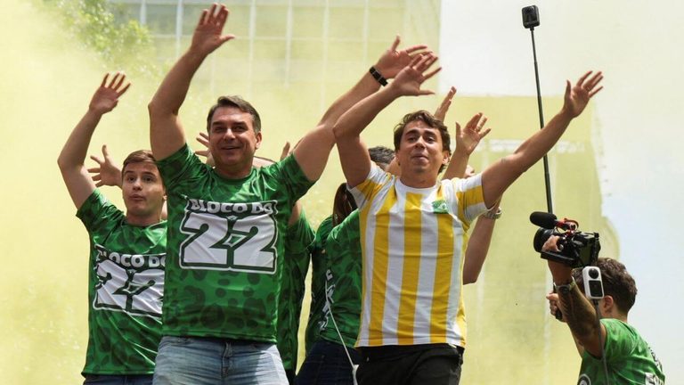 Esquerda intensifica ofensiva judicial contra Flávio Bolsonaro e a direita no STF