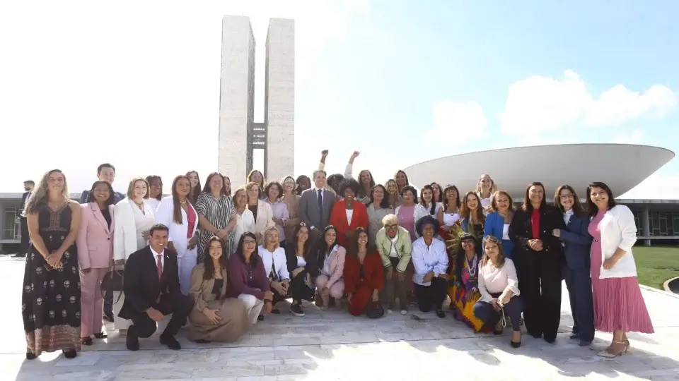 Esquerda ataca mulheres da direita eleitas com tese impossível de comprovar Esquerda ataca mulheres da direita eleitas com tese impossível de comprovar