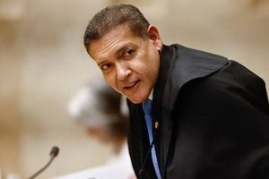 Nunes Marques adia restrição ao WhatsApp para eleições de 2028