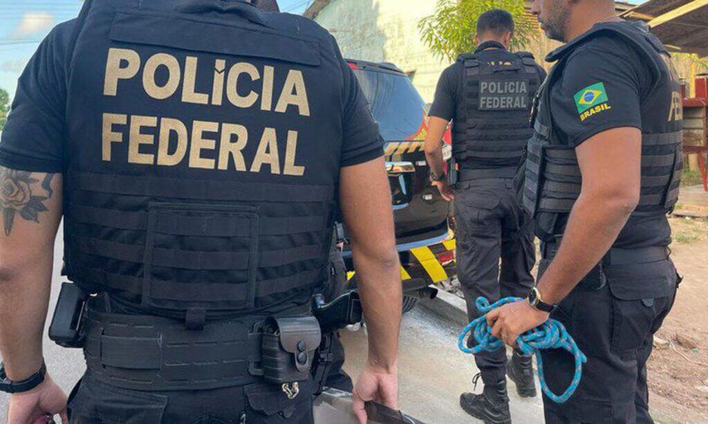 PF vai à sede do PL após notícia de suposta viagem de Flávio Bolsonaro aos EUA PF vai à sede do PL após notícia de suposta viagem de Flávio Bolsonaro aos EUA