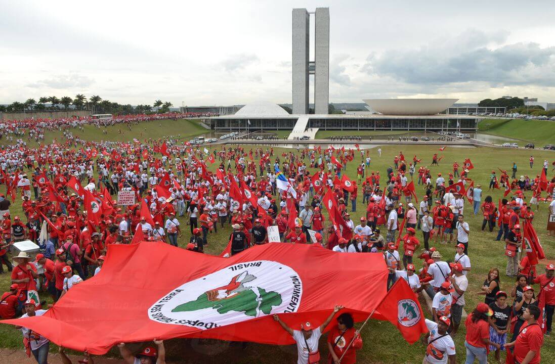 Novo Código Civil da esquerda favorece MST em disputas por terras Novo Código Civil da esquerda favorece MST em disputas por terras